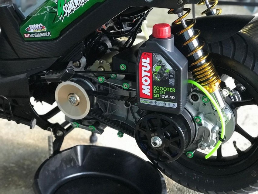 Масло для скутера MOTUL Scooter Expert 4T SAE 10W40 MA 1 л