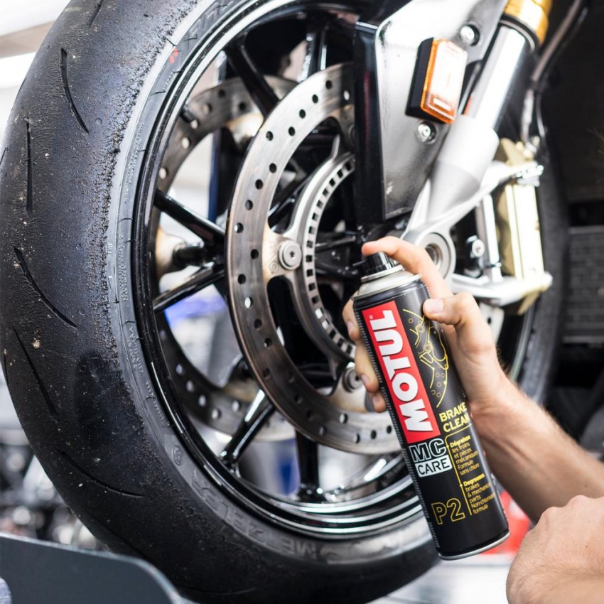 Знежирювачах гальм для квадроциклів MOTUL P2 BRAKE CLEAN