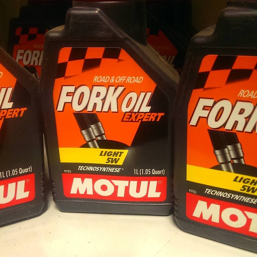 Масло вилочне для мотоциклів MOTUL FORK OIL EXPERT 5w 1 літр