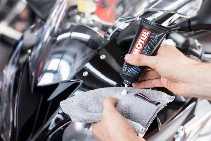 Паста для видалення подряпин MOTUL E8 SCRATCH REMOVER 100 мл