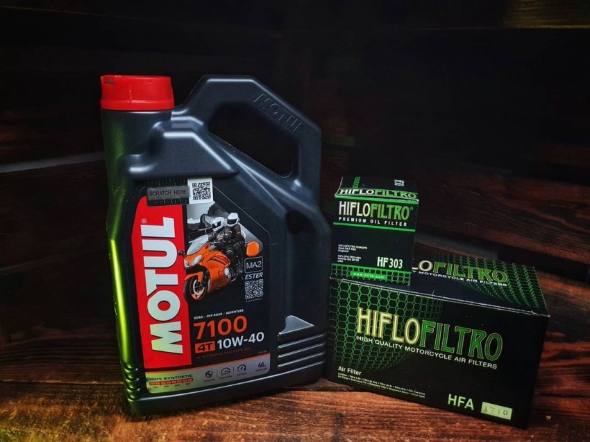 Масло для мотоциклів MOTUL 7100 4T SAE 10W40 4 літри